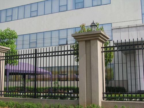 圍墻鋅鋼護(hù)欄